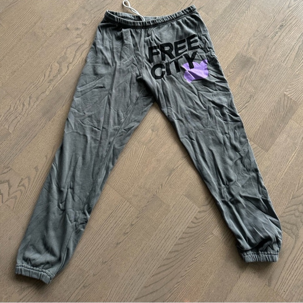 Free city sweatpants